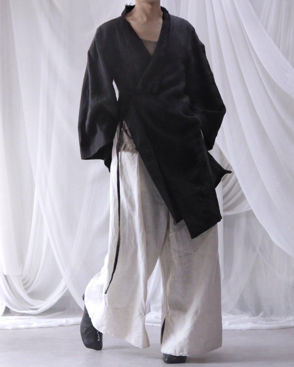 wide shoulder knee-length coat