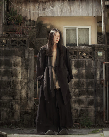 wide shoulder knee-length coat