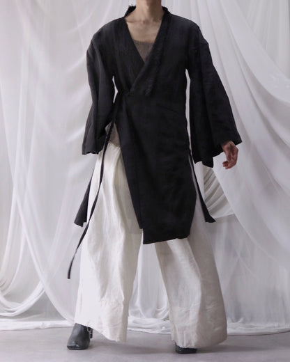 wide shoulder knee-length coat