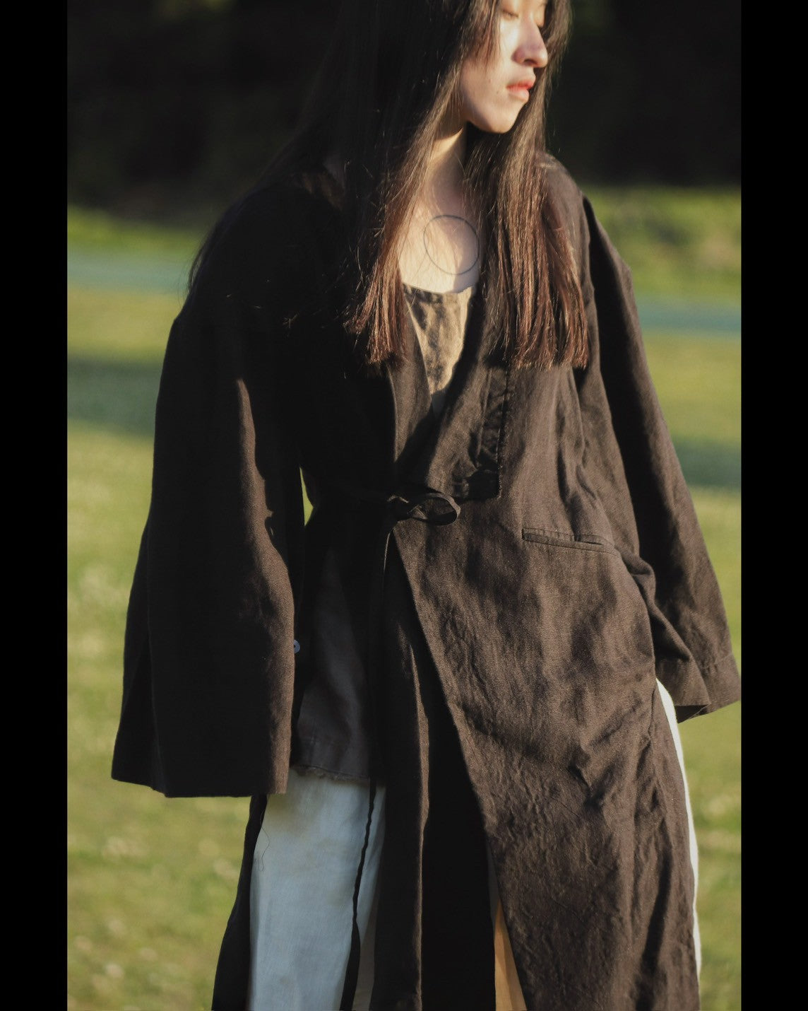 wide shoulder knee-length coat