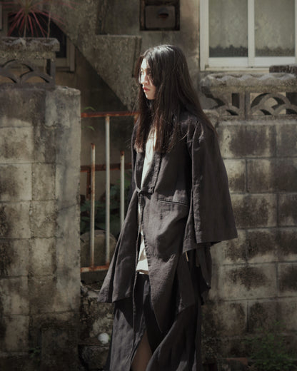 wide shoulder knee-length coat