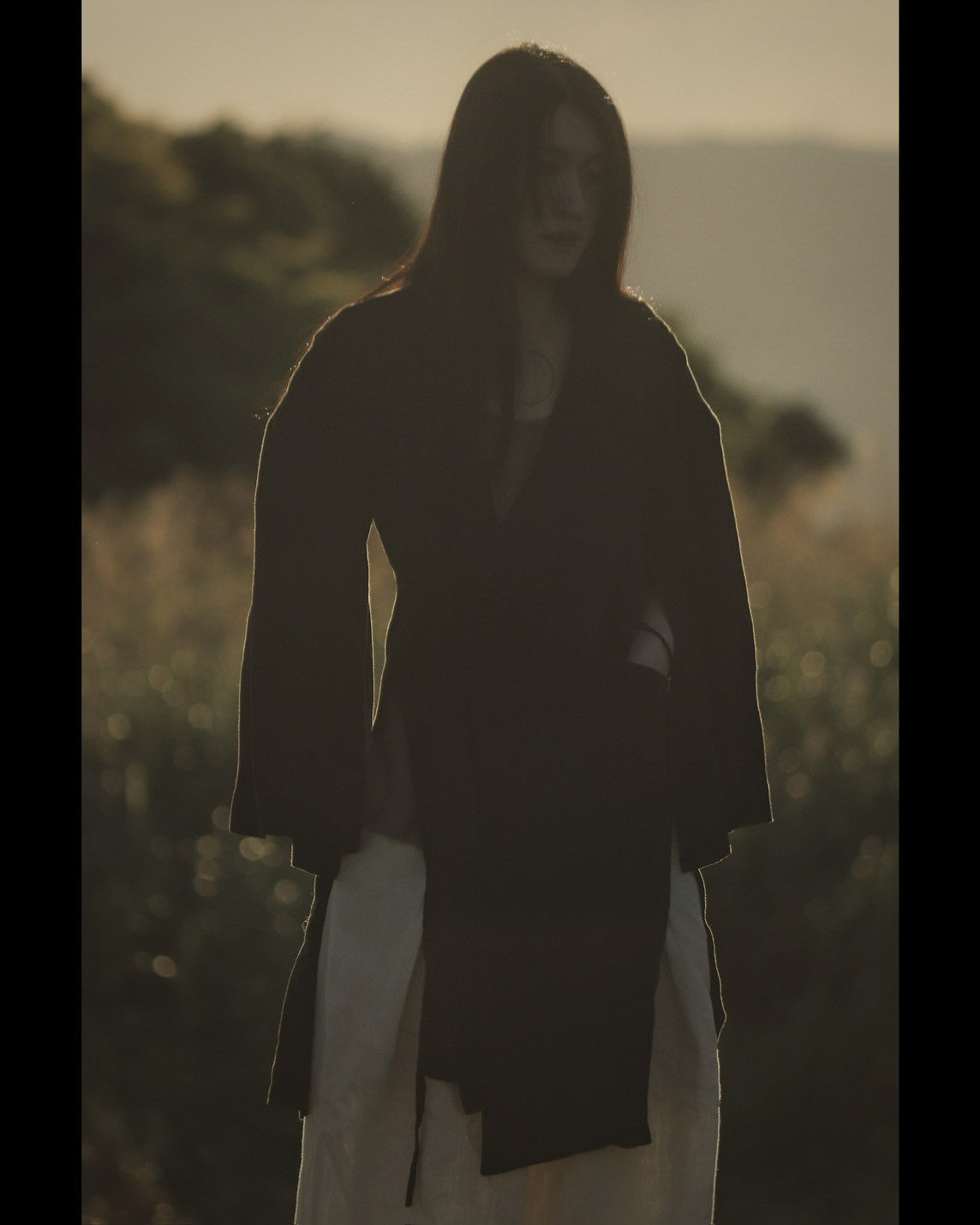 wide shoulder knee-length coat
