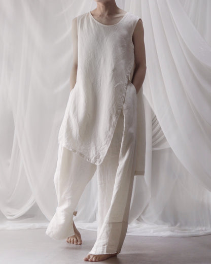 sleeveless slit shirt/white
