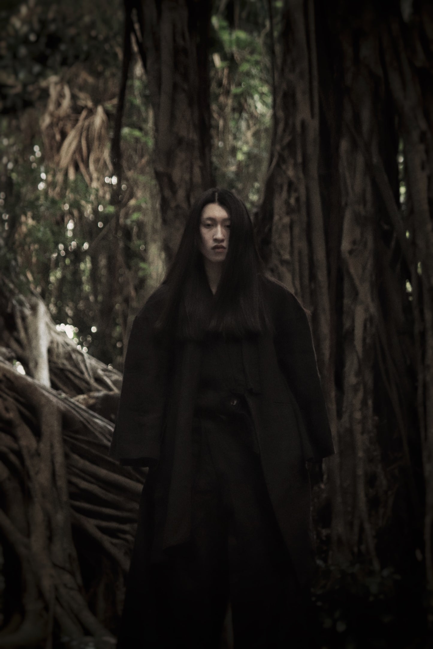 wide shoulder knee-length coat