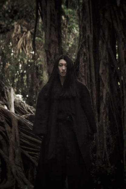 wide shoulder knee-length coat