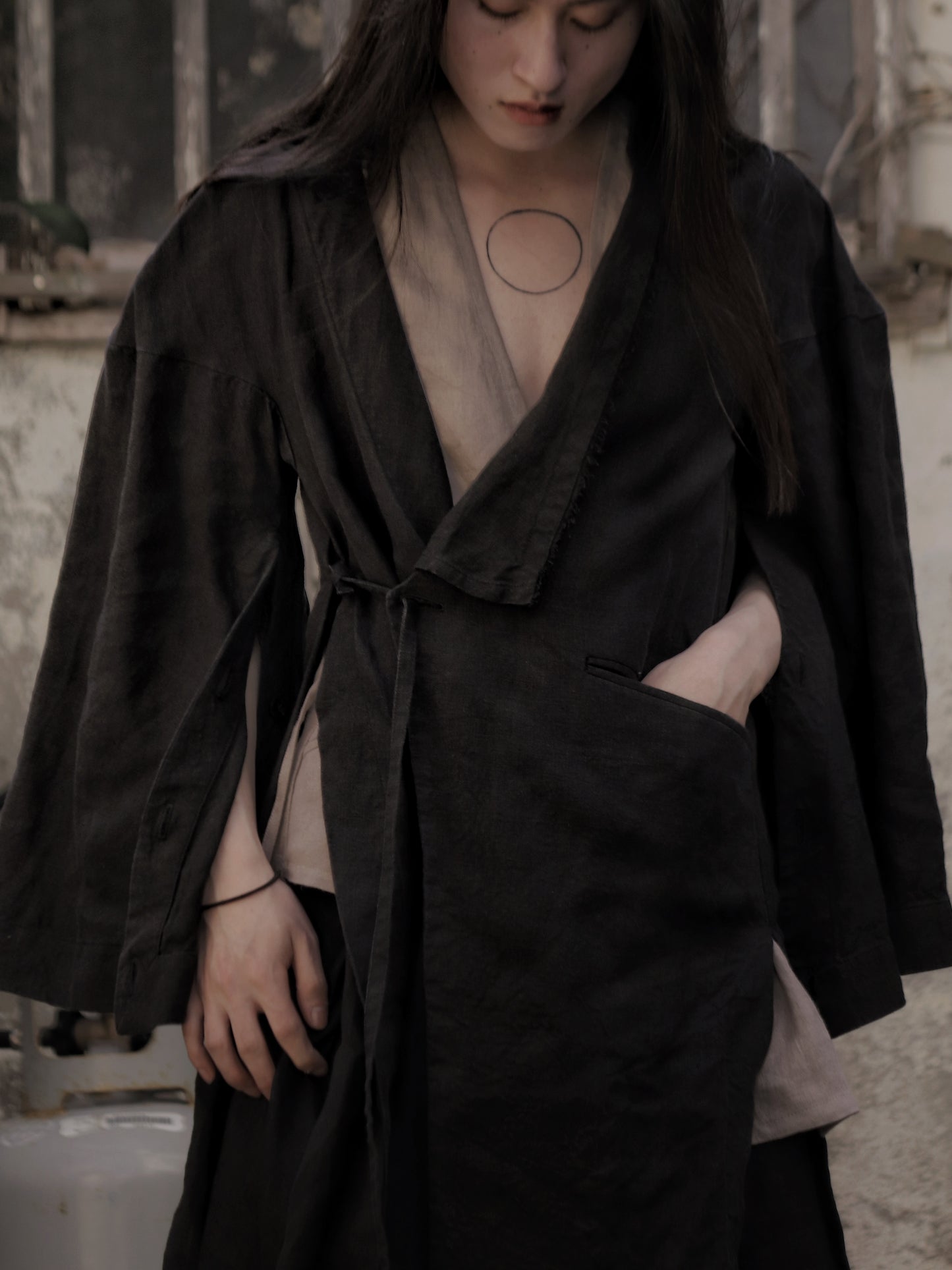 wide shoulder knee-length coat