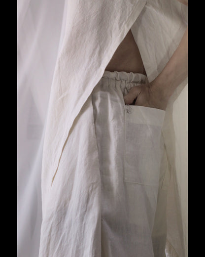 sleeveless slit shirt/white