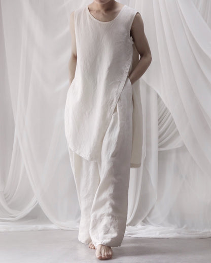 sleeveless slit shirt/white