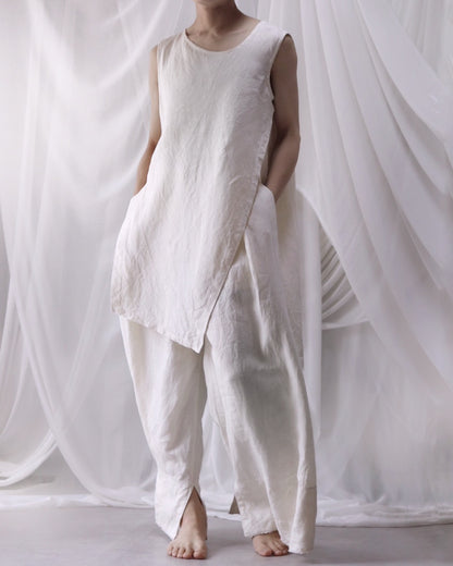 sleeveless slit shirt/white
