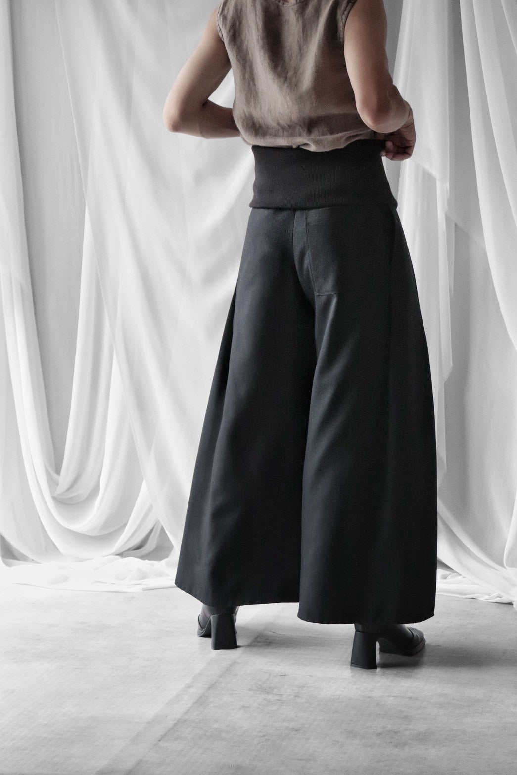 HARAMAKI trousers