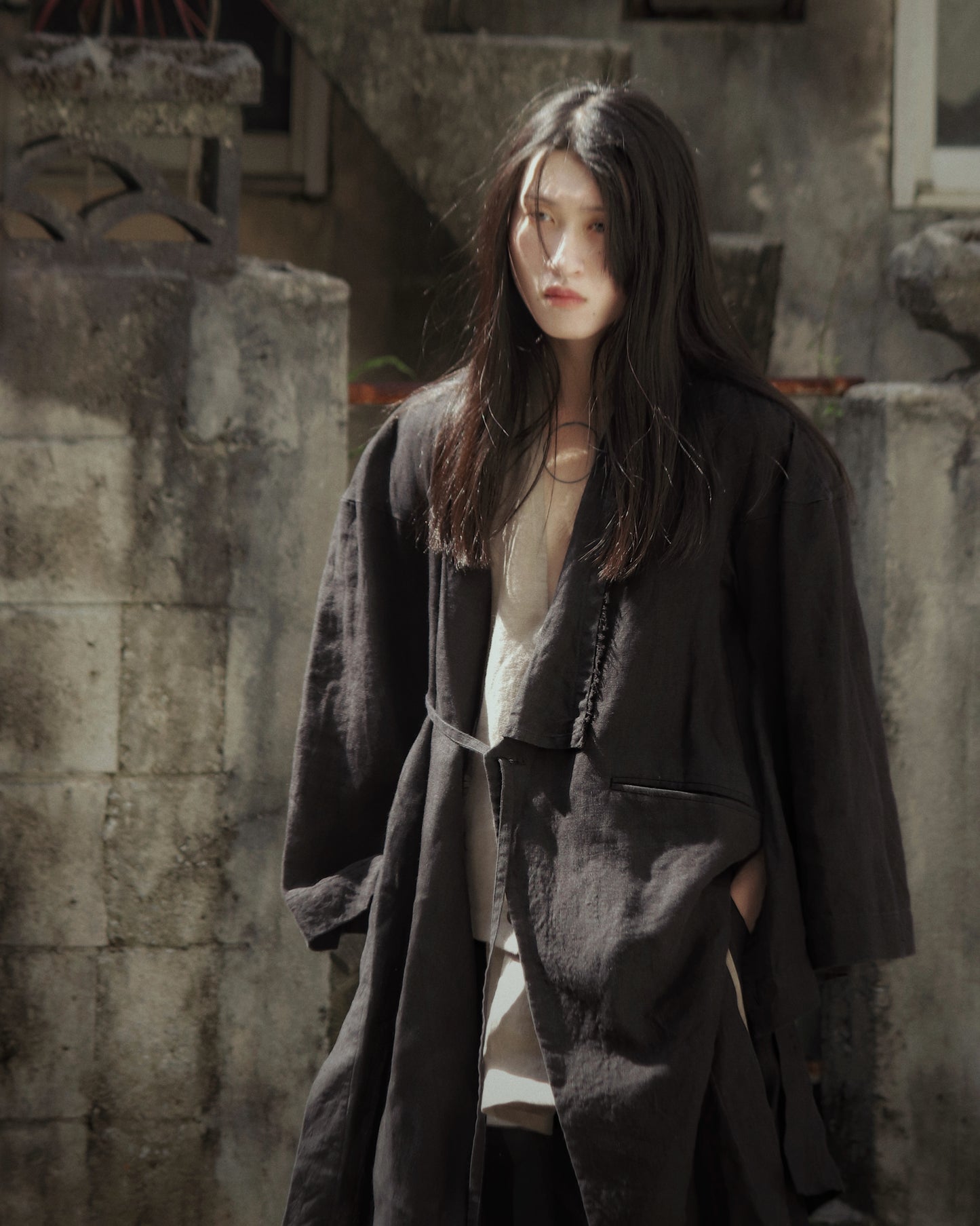 wide shoulder knee-length coat