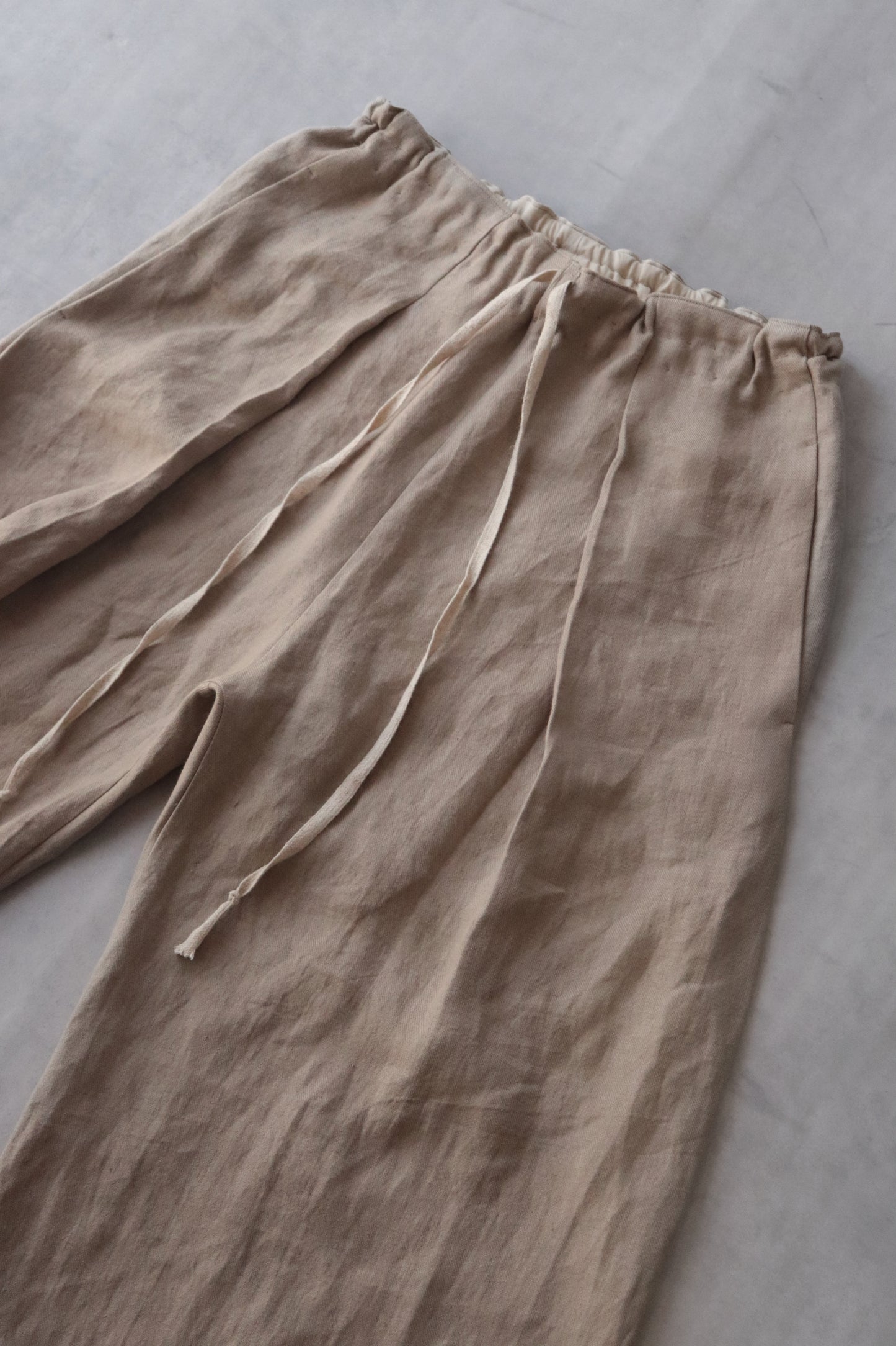 wide easy trousers