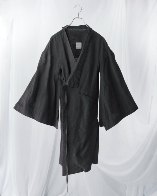 wide shoulder knee-length coat
