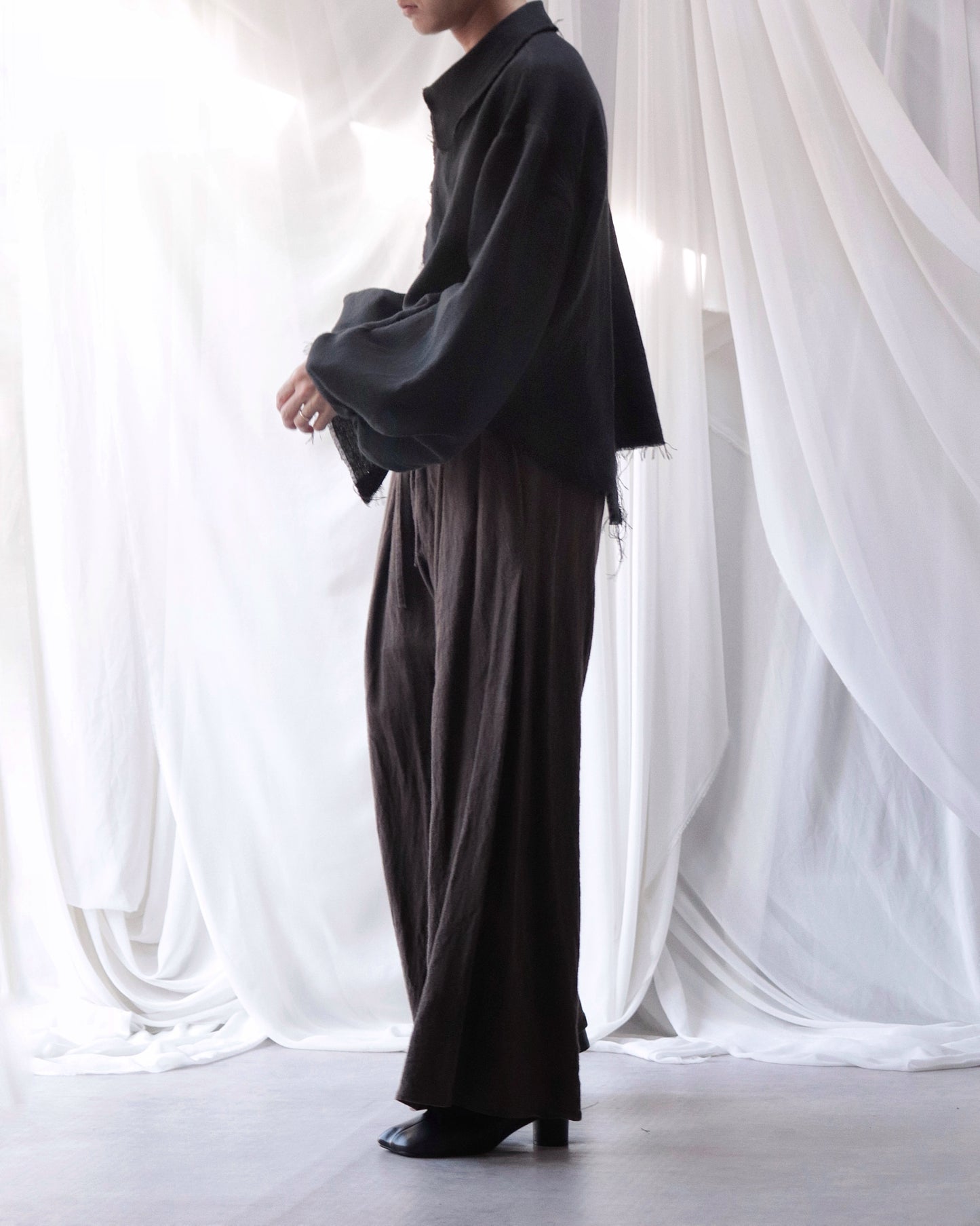 cut off flare sleeve shirt/black