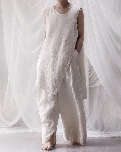 sleeveless slit shirt/white
