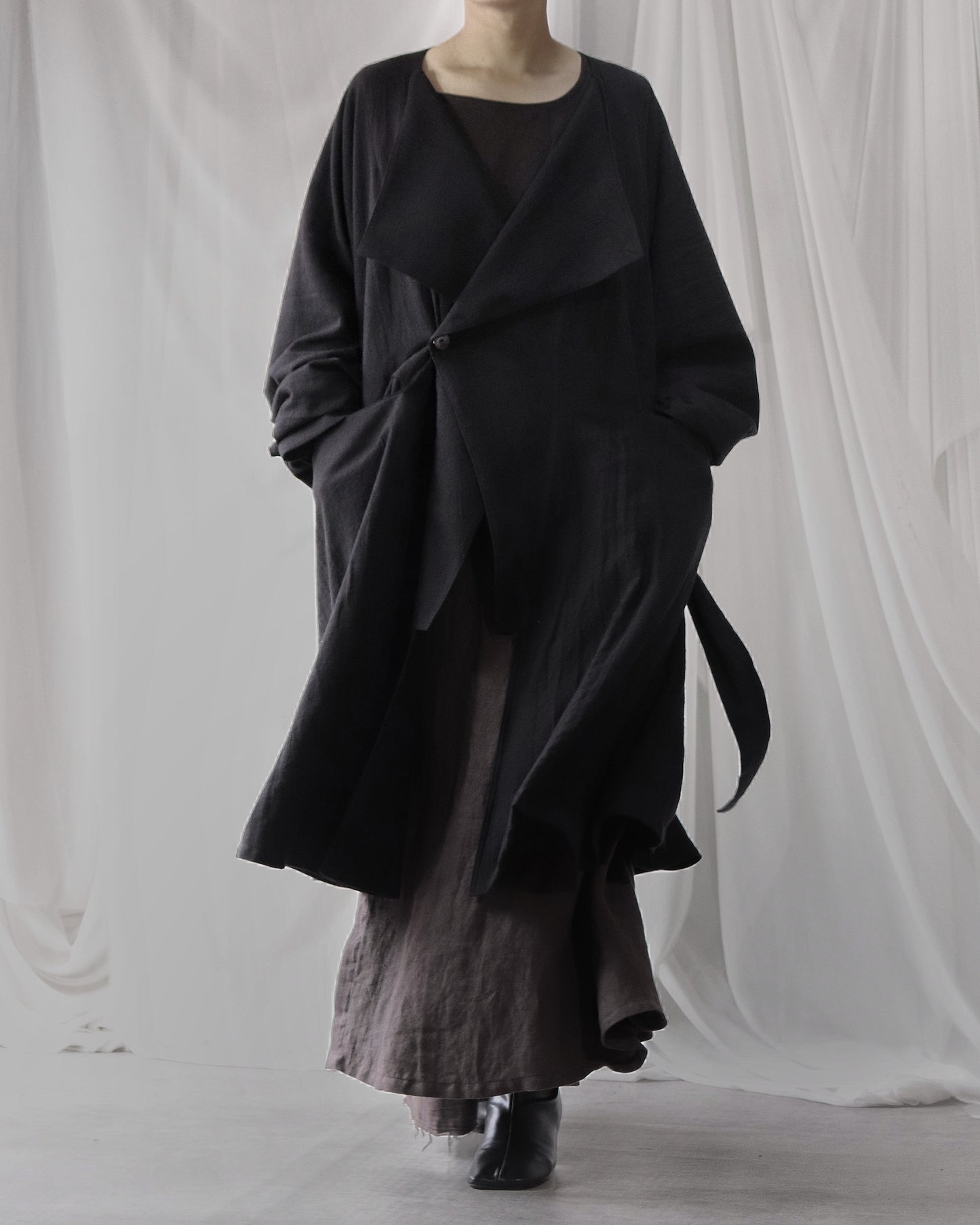 vestido de lino con cuello de tres vías