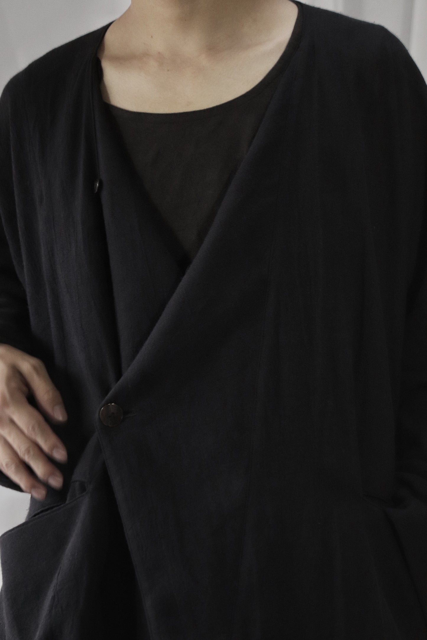 vestido de lino con cuello de tres vías