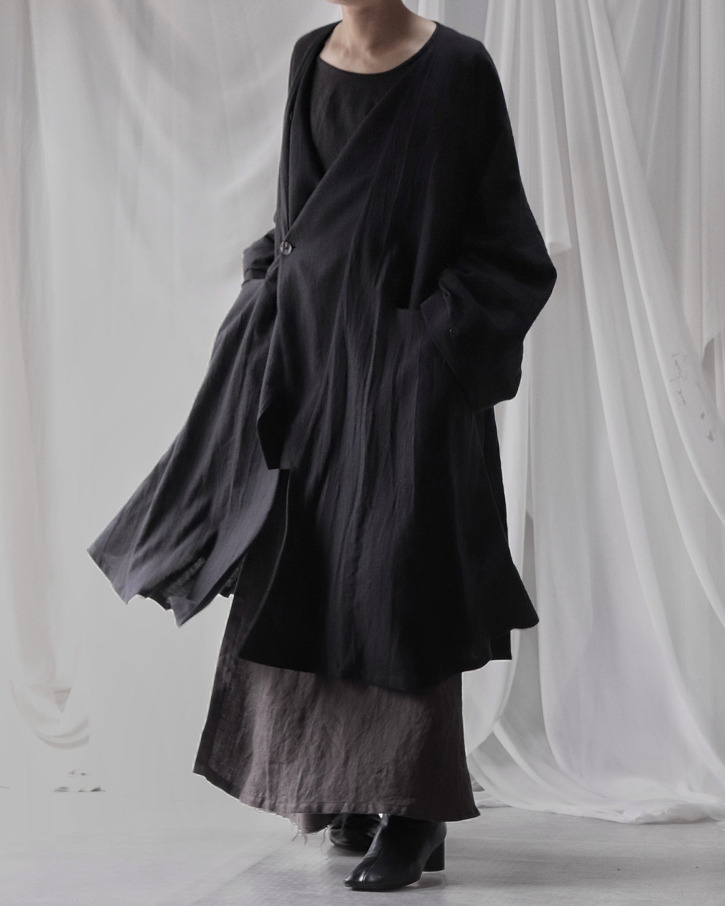 vestido de lino con cuello de tres vías