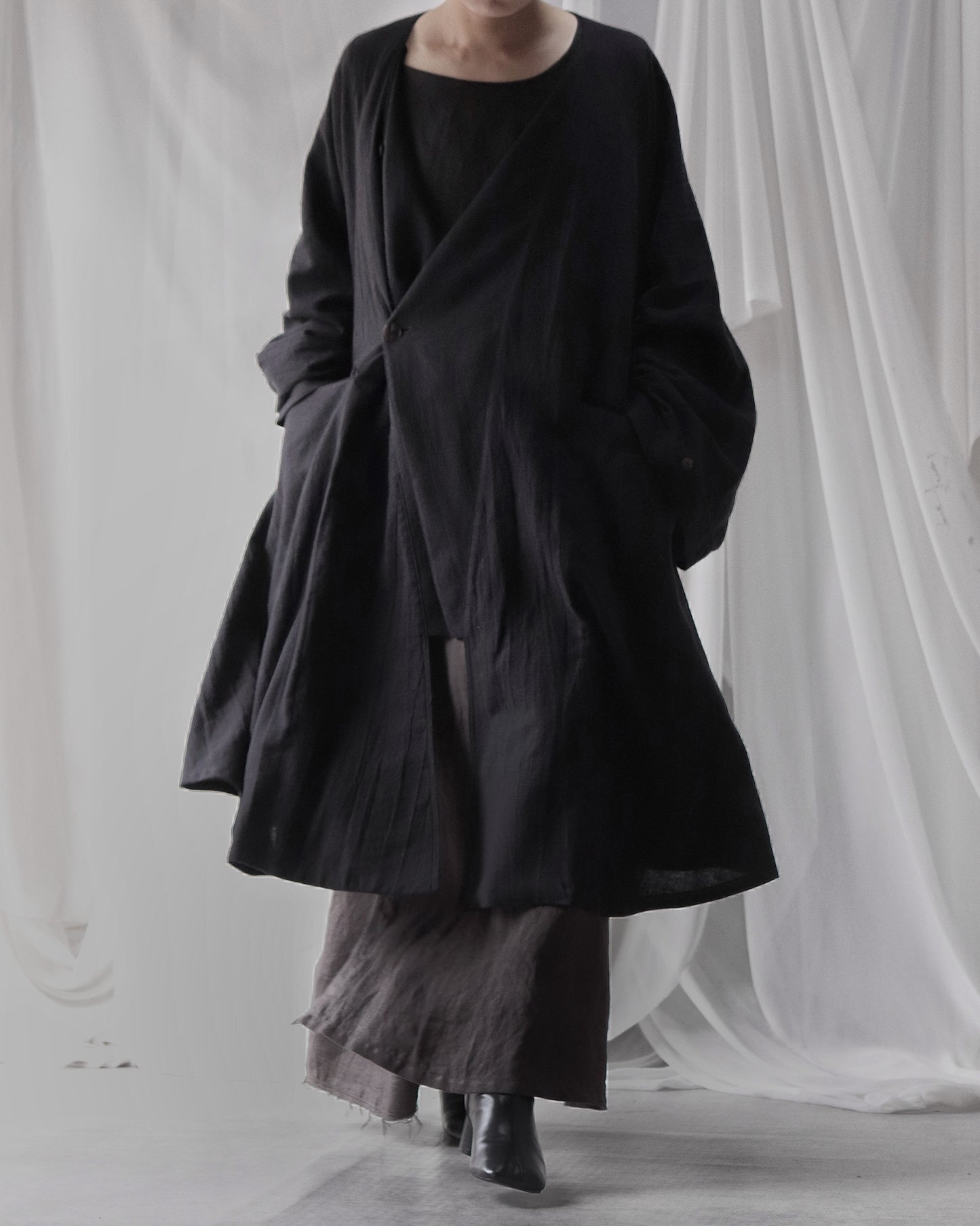 vestido de lino con cuello de tres vías