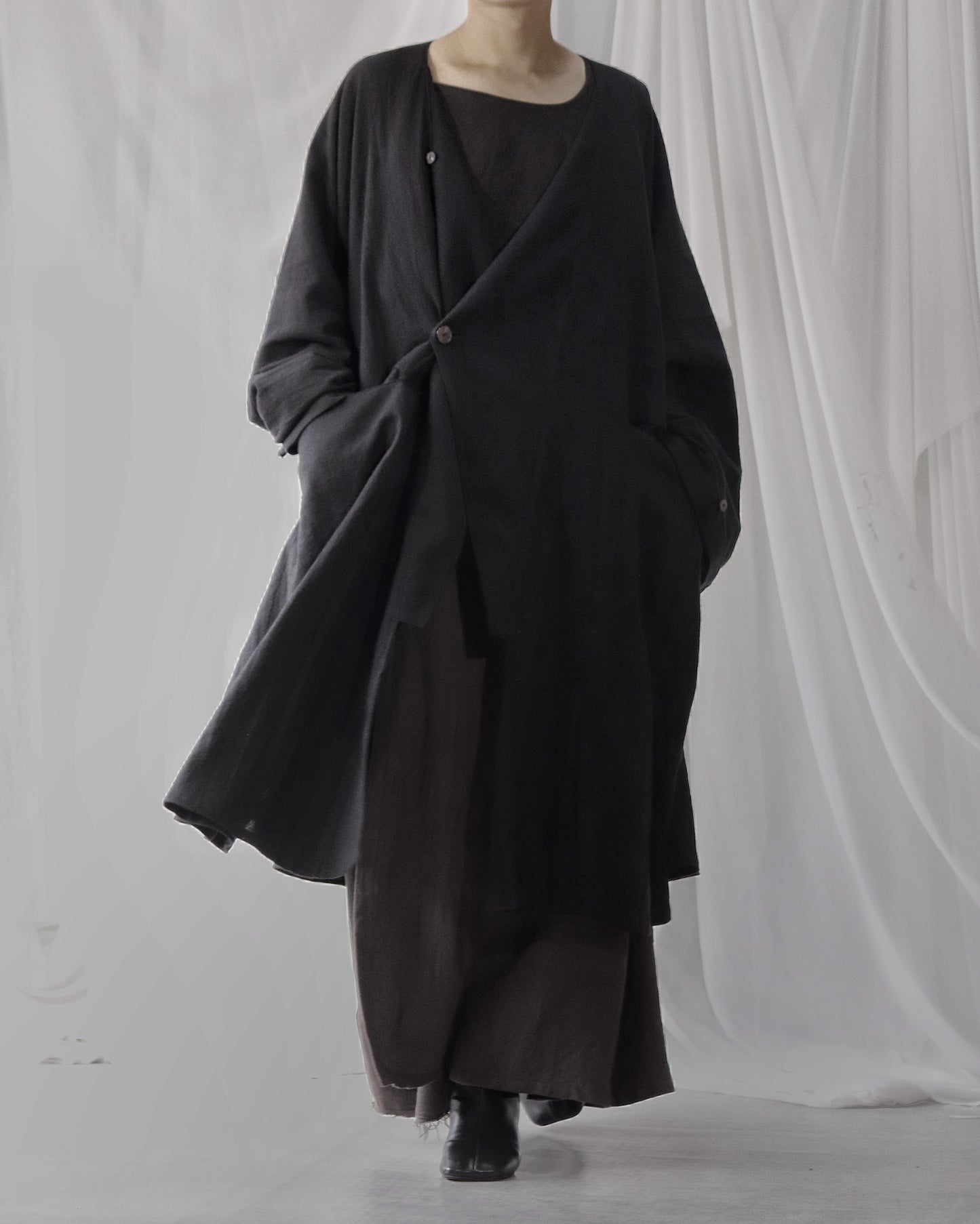 vestido de lino con cuello de tres vías