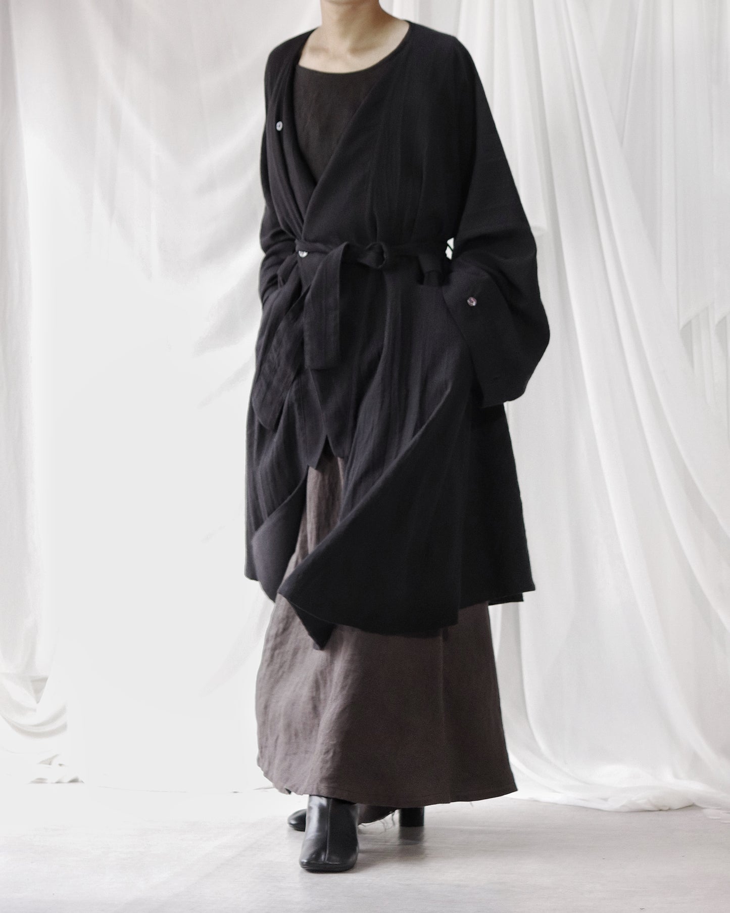 vestido de lino con cuello de tres vías