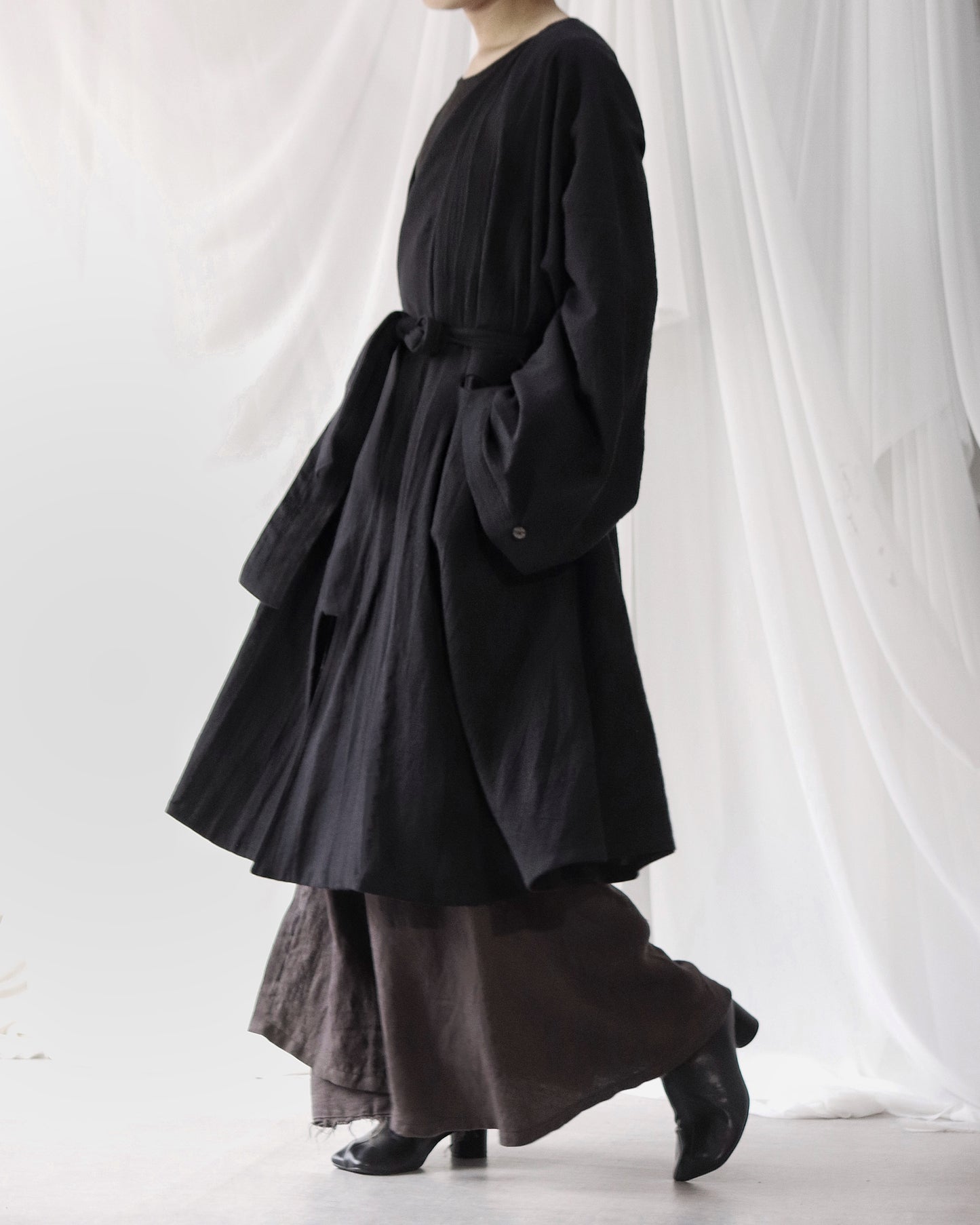 vestido de lino con cuello de tres vías
