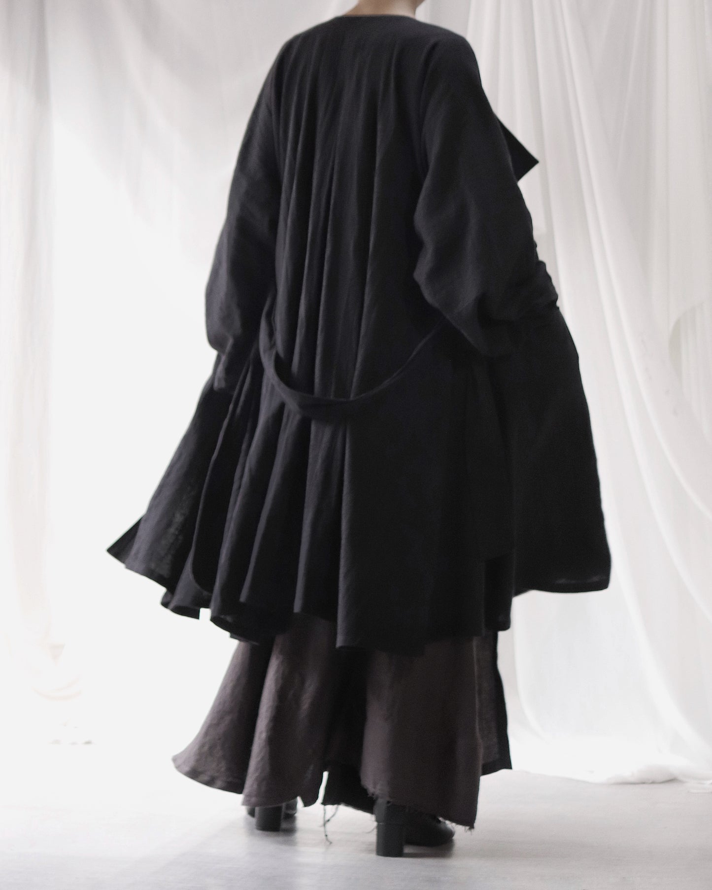 vestido de lino con cuello de tres vías