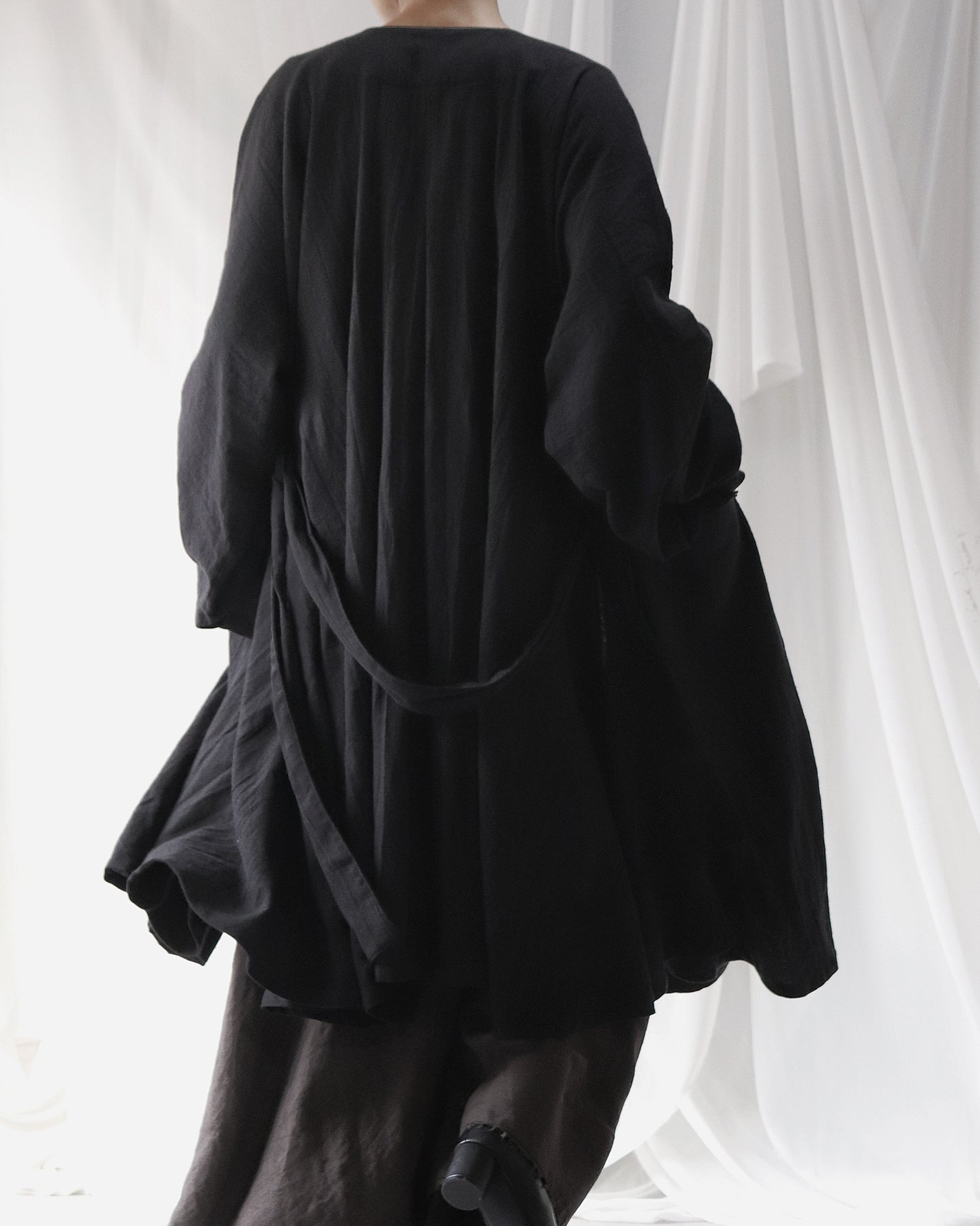 vestido de lino con cuello de tres vías