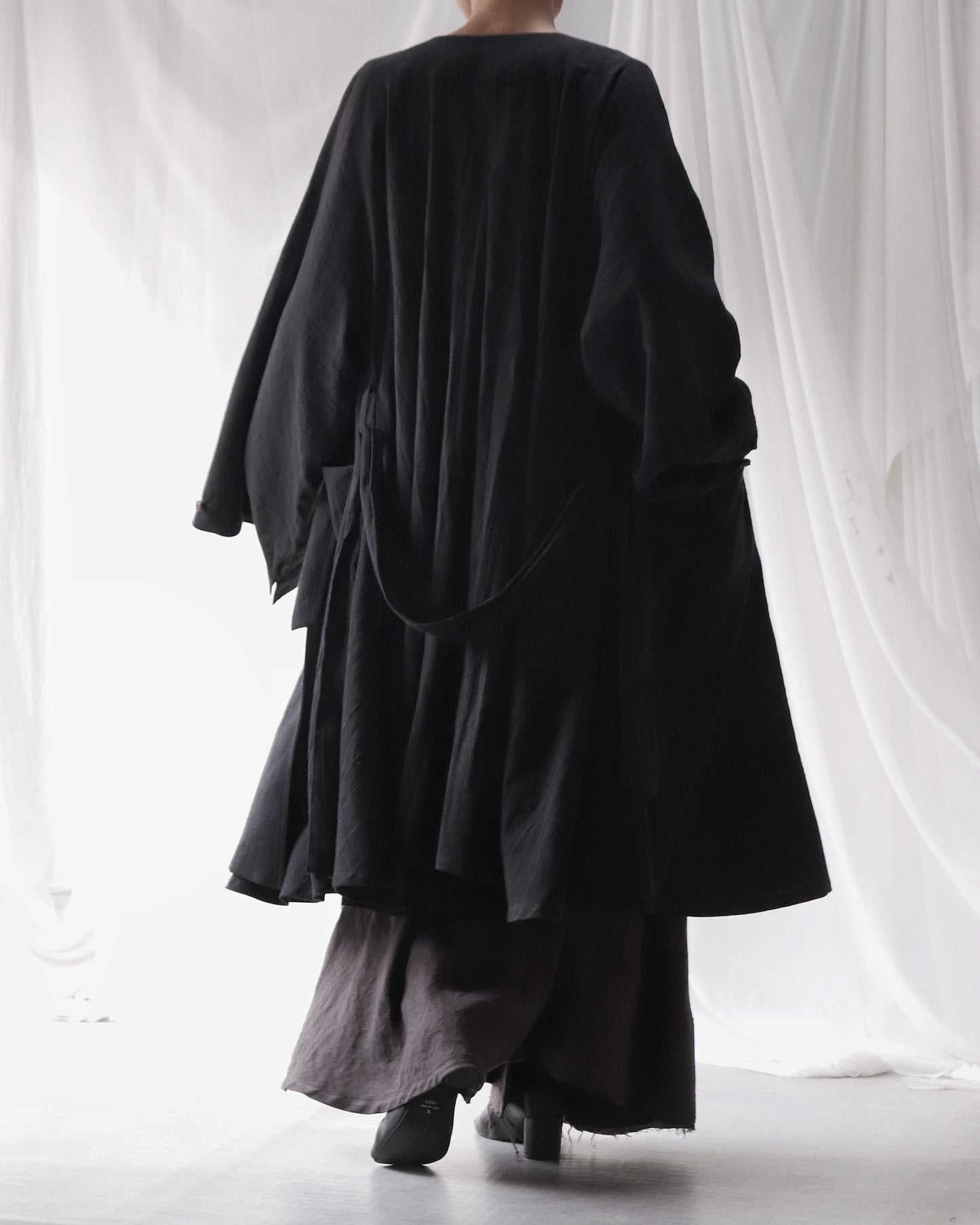vestido de lino con cuello de tres vías