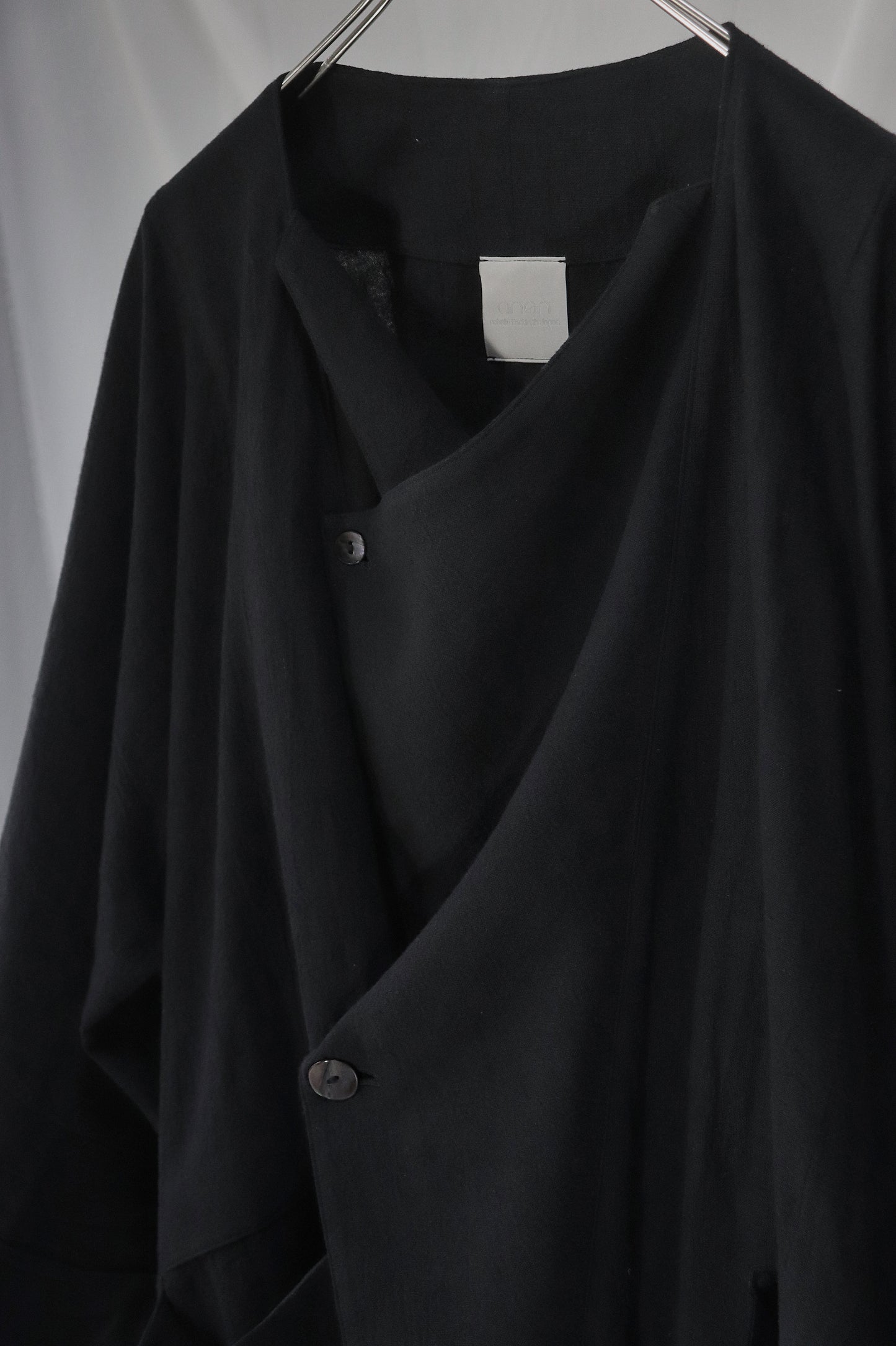 vestido de lino con cuello de tres vías