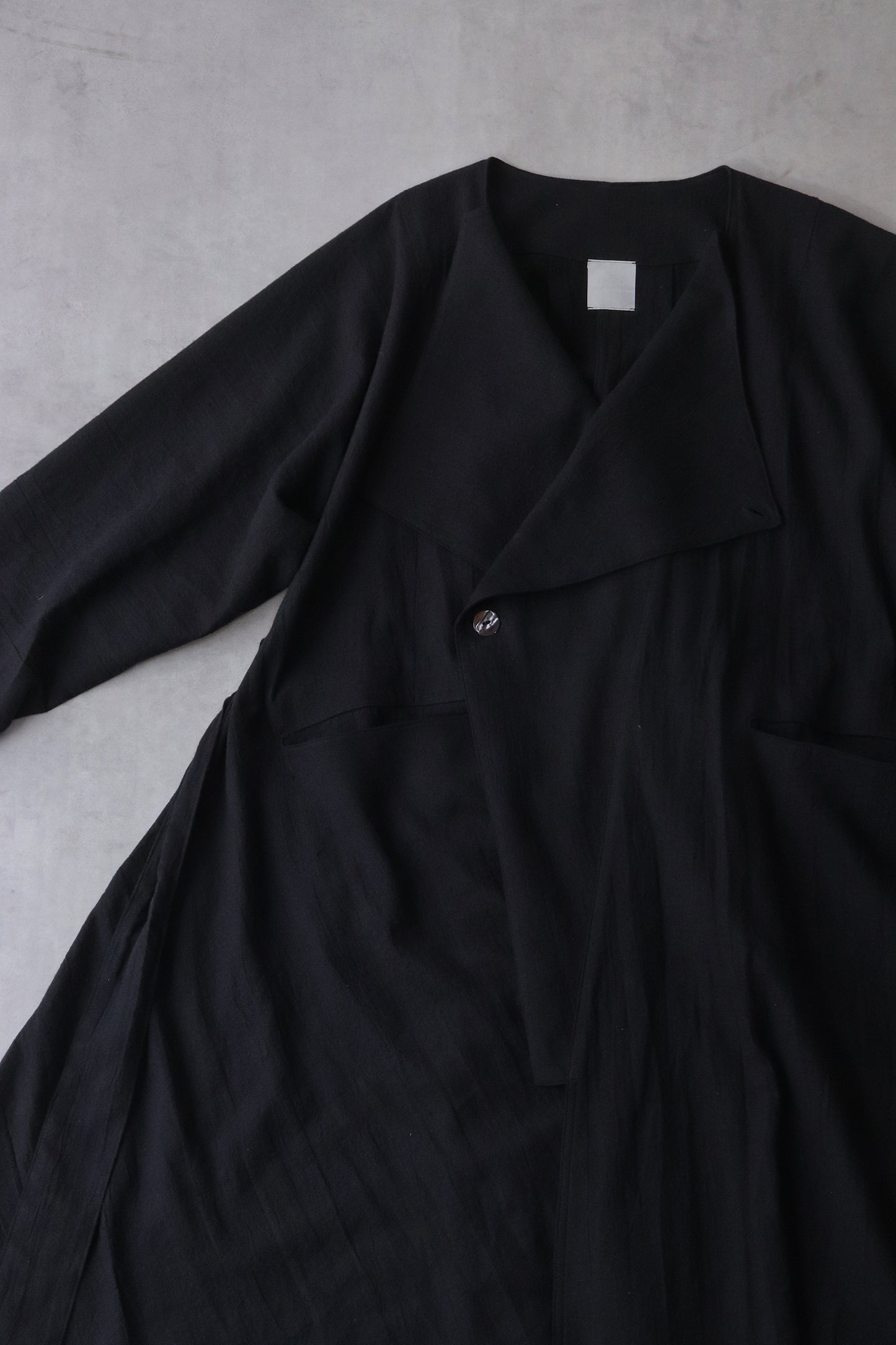 vestido de lino con cuello de tres vías