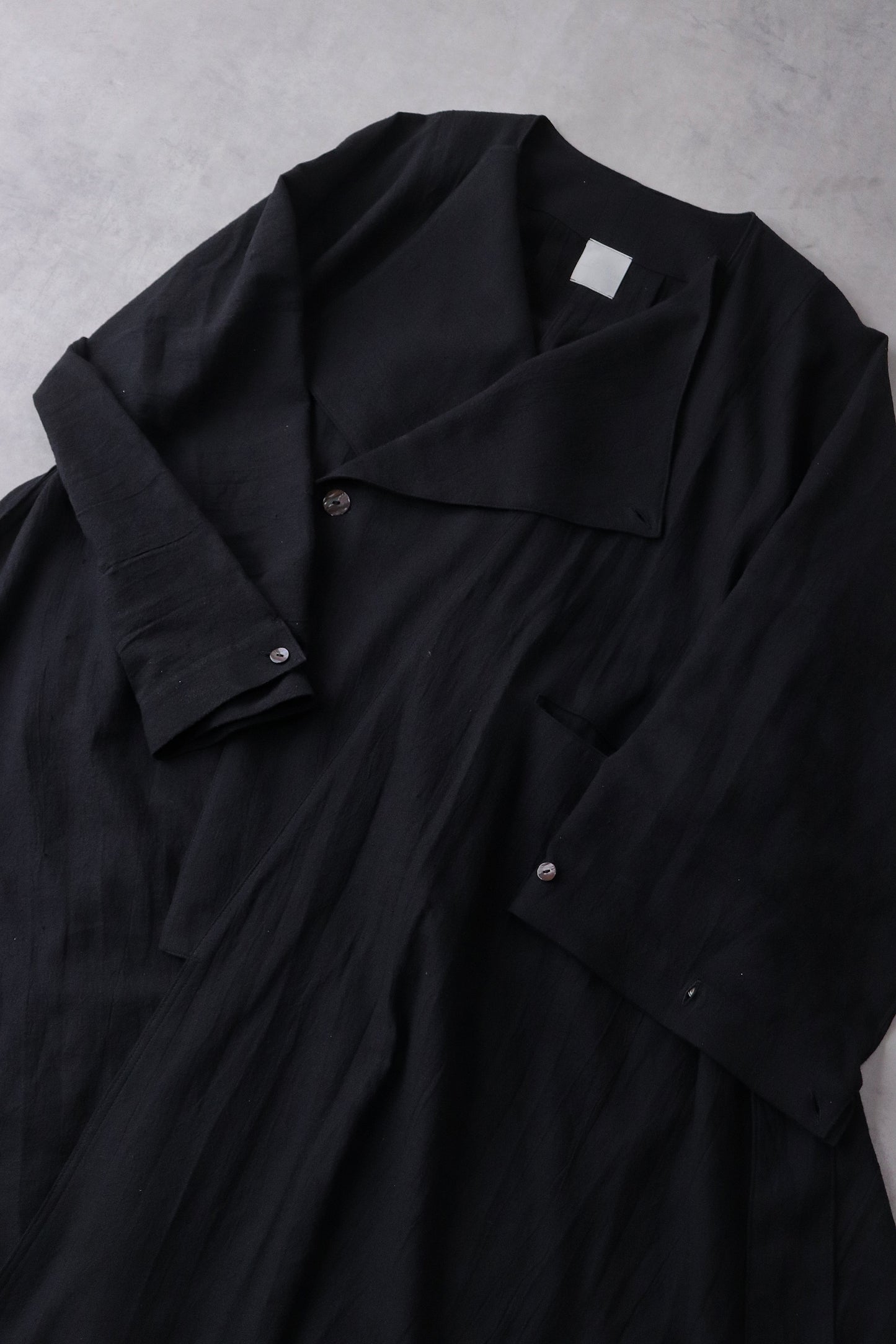 vestido de lino con cuello de tres vías